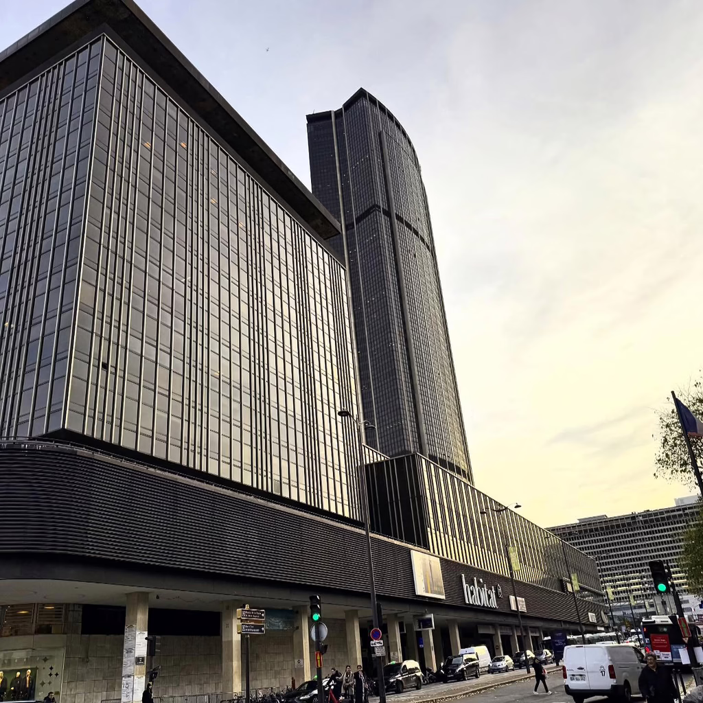 mission du jour la camera integree de lordinateur sarrete par intermittence a paris 14e 75014 assist 1024x1024 jpg